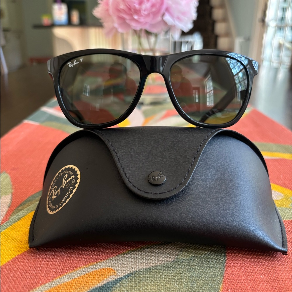 Polarized Ray-Ban Black Sunglasses with Case